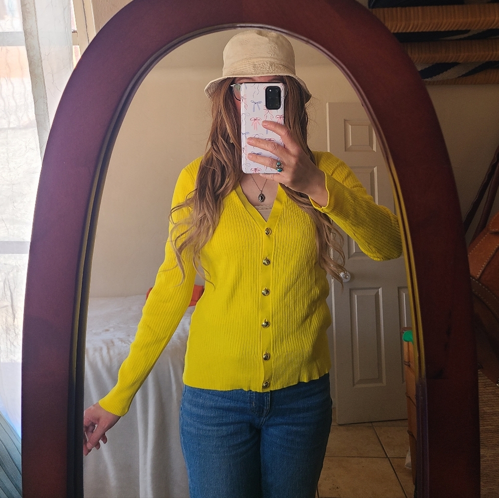 Anne Klein bright vibrant yellow v-neck cardigan size medium